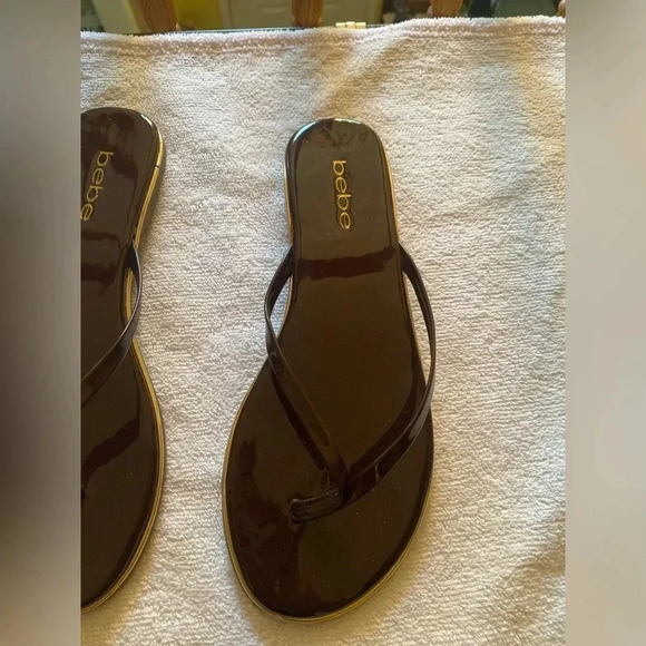 Brown and Gold Bebe flip flops NWOT 7 1/2 - Picture 4 of 7
